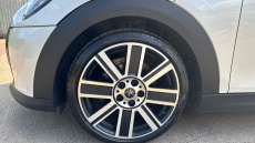 MINI Hatchback 1.5 Cooper Exclusive Premium 5dr Auto Petrol Hatchback